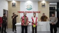 Kejati Kepri Tahan Dua Tersangka Korupsi PNBP Jasa Pandu dan Penundaan Kapal di Batam Kejati Kepri Tahan Dua Tersangka Korupsi PNBP Jasa Pandu dan Penundaan Kapal di Batam