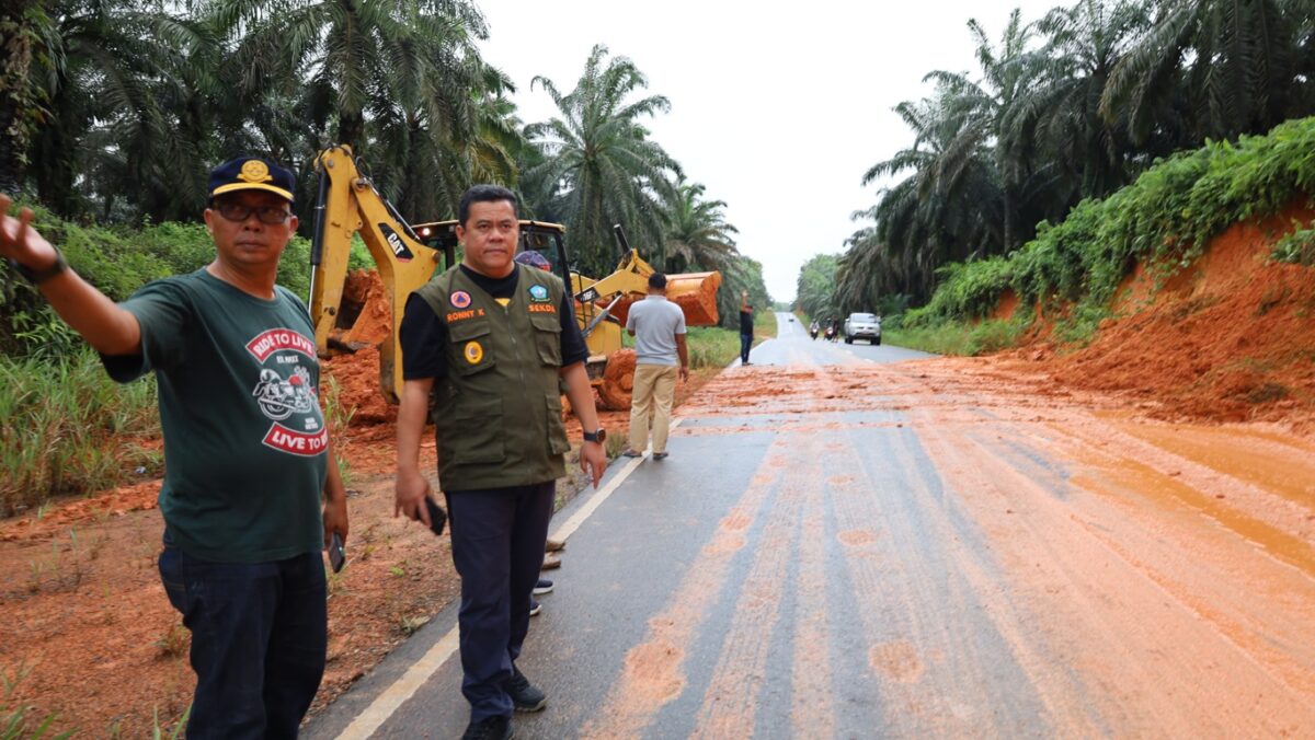 Rawan Longsor, Warga Diimbau Waspada Melintasi Jalan Lintas Timur Bintan