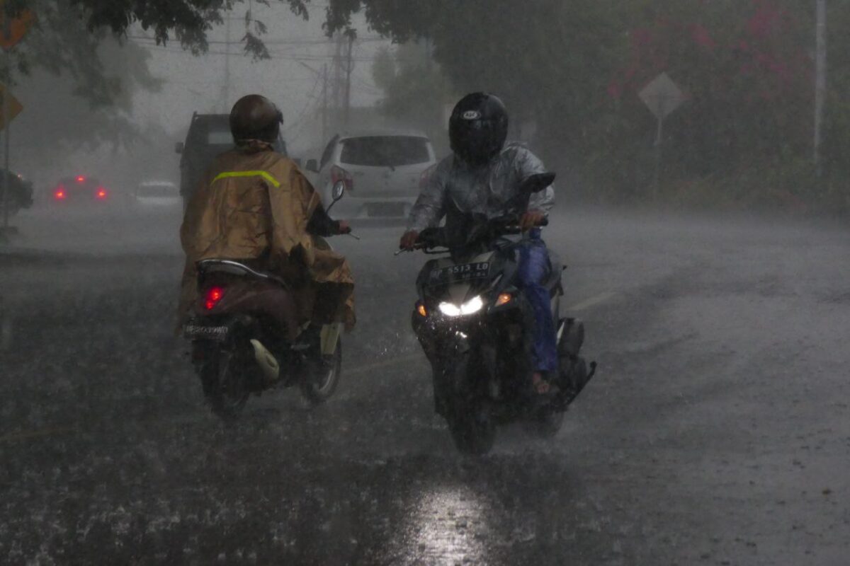Cuaca Kepri Hari Ini: Berpotensi Hujan Lebat Disertai Angin Kencang
