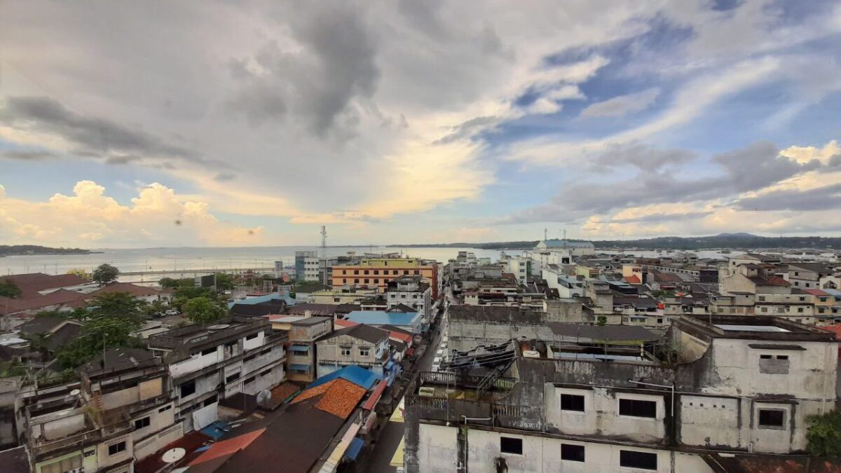 Prakiraan Cuaca Kepri: Berawan Tebal, Hujan Berpotensi Turun di Beberapa Wilayah