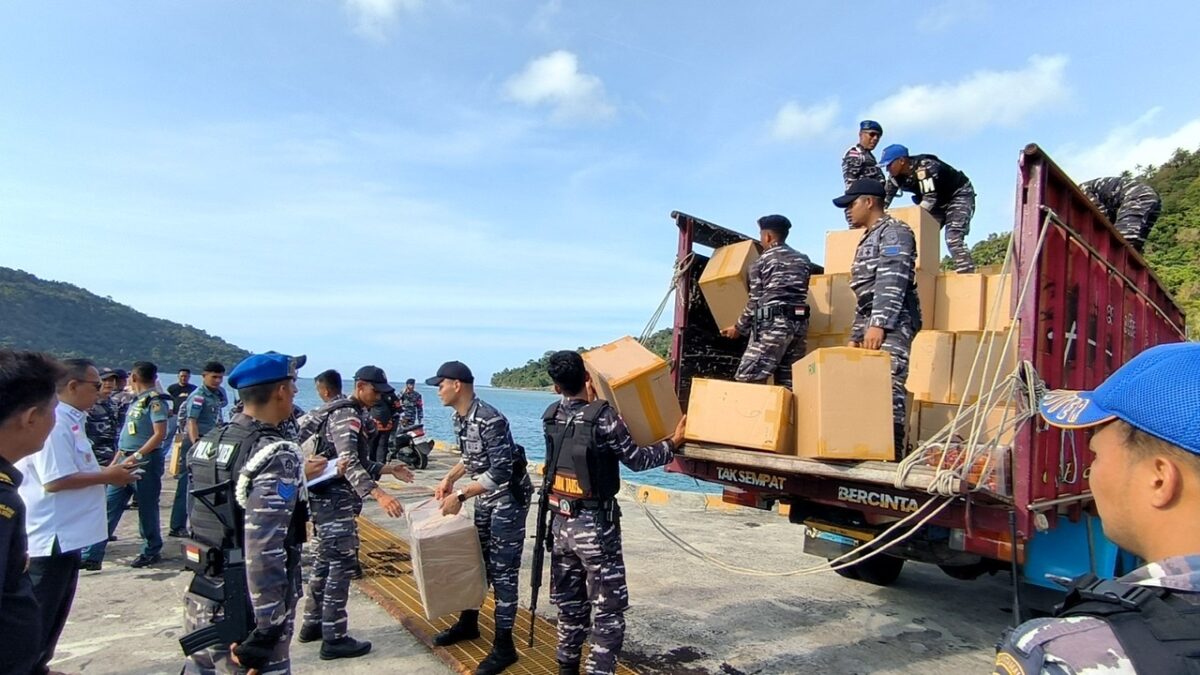 Lanal Tarempa Gagalkan Penyelundupan 223 Kardus Rokok Ilegal di Anambas