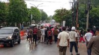 Warga Protes Penutupan Simpang Kota Piring, Tuntut Akses Jalan Dibuka Kembali Warga Protes Penutupan Simpang Kota Piring, Tuntut Akses Jalan Dibuka Kembali