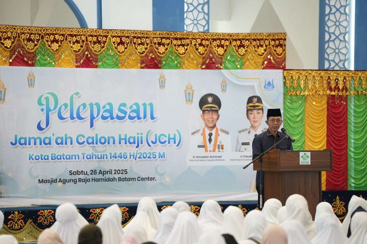 Amsakar Lepas 745 Jemaah Calon Haji Kota Batam Tahun 2025