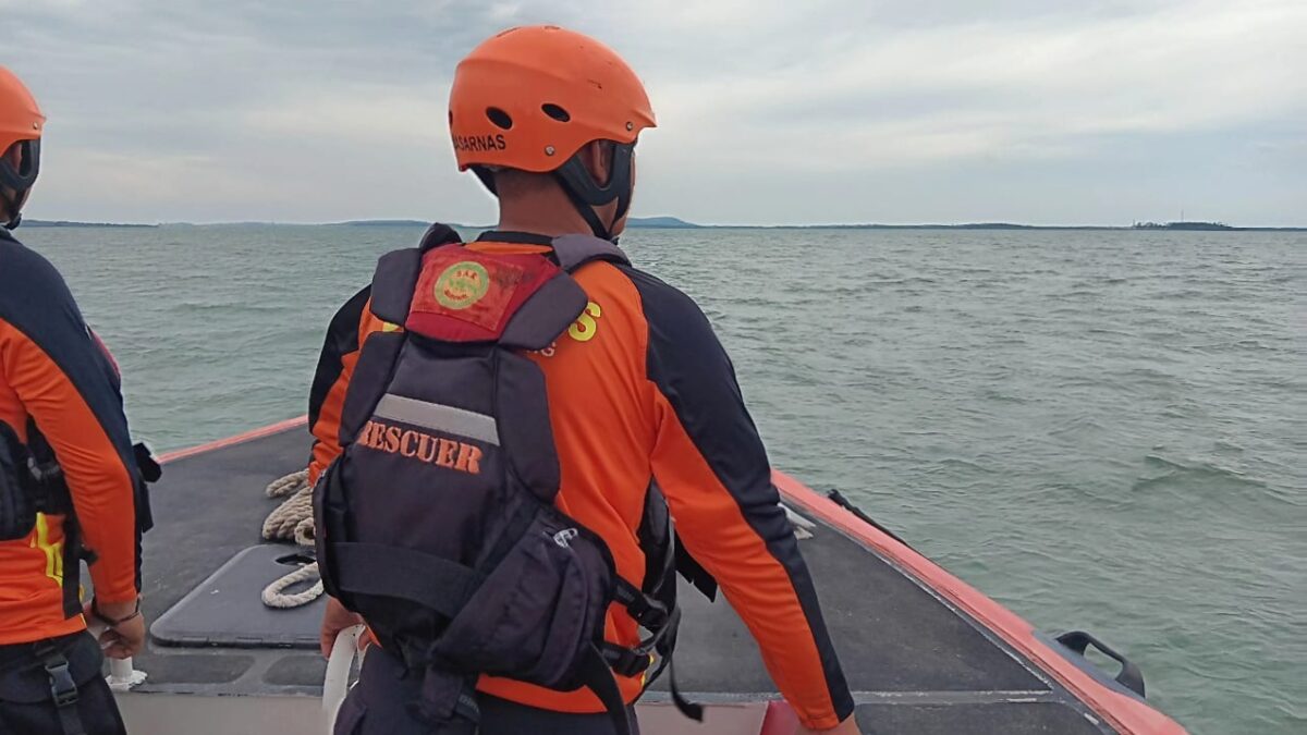 Seorang Nelayan Terjatuh ke Laut di Perairan Berakit