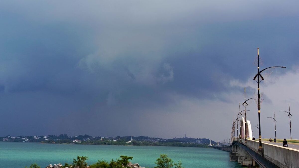 Prakiraan Cuaca Kepri Hari Ini: Hujan Ringan hingga Sedang