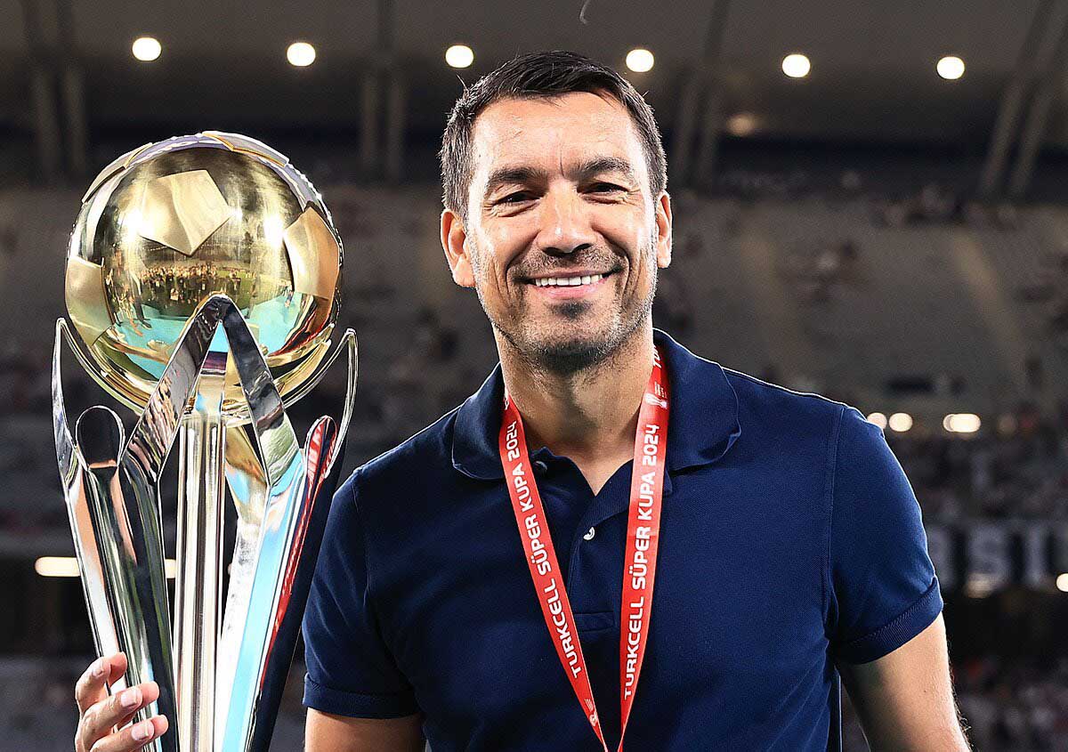 Giovanni Van Bronckhorst Merapat ke Liverpool, Arne Slot Dapat Tambahan Kekuatan Berdarah Maluku