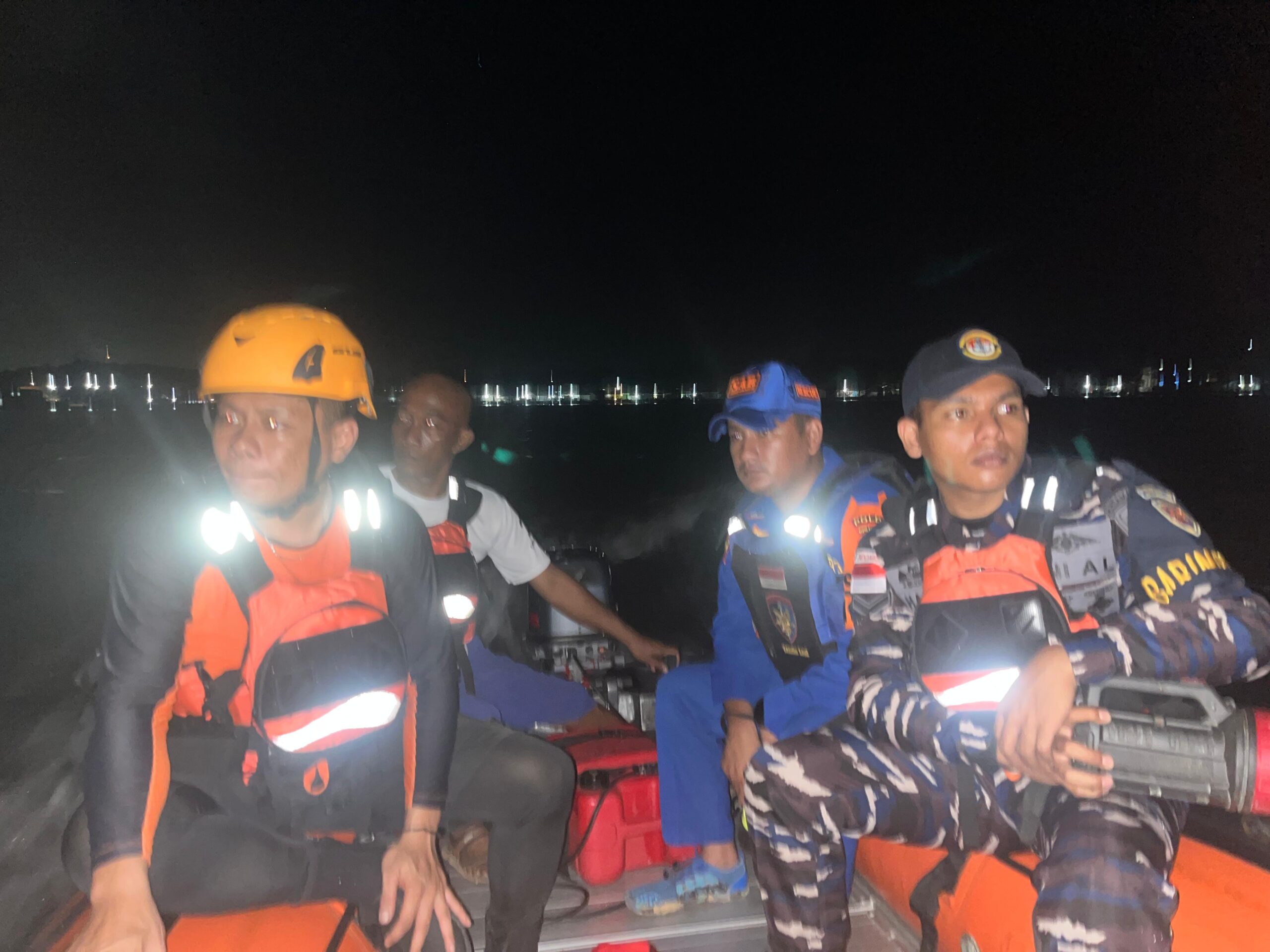 Tragedi di Selat Nenek Batam, Long Boat Tenggelam, 8 Orang Dalam Pencarian
