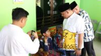 Iman Sutiawan Beri Semangat Anak-Anak Peserta Sunat Massal di Sekupang Iman Sutiawan Beri Semangat Anak-Anak Peserta Sunat Massal di Sekupang