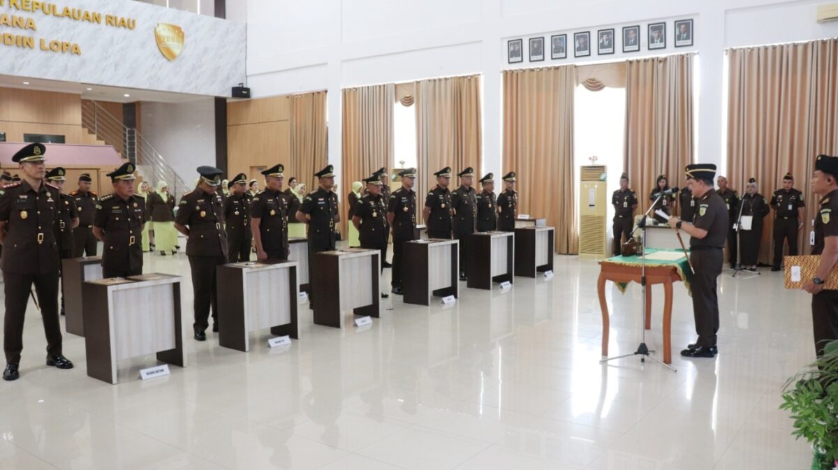 Kajati Kepri Lantik Pejabat Baru, Tekankan Profesionalisme dan Integritas