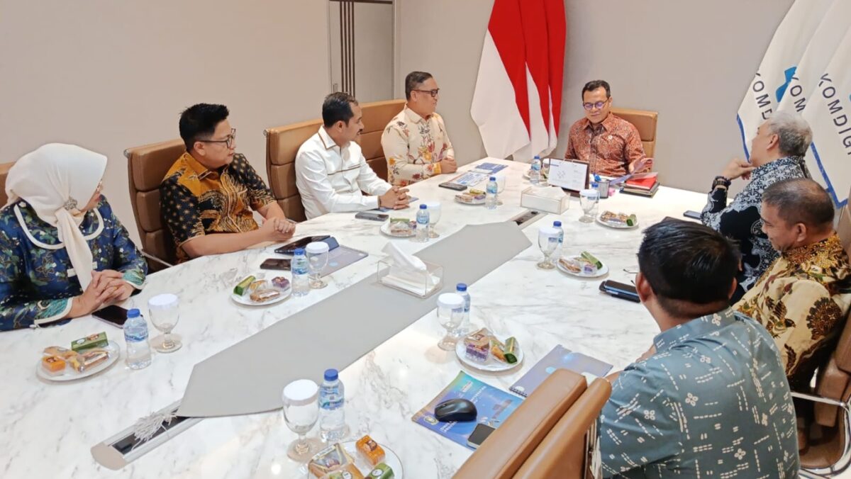 Wagub Kepri Temui Wamen Kominfo, Bahas Solusi Sinyal dan Investasi Kawasan AI di Bintan