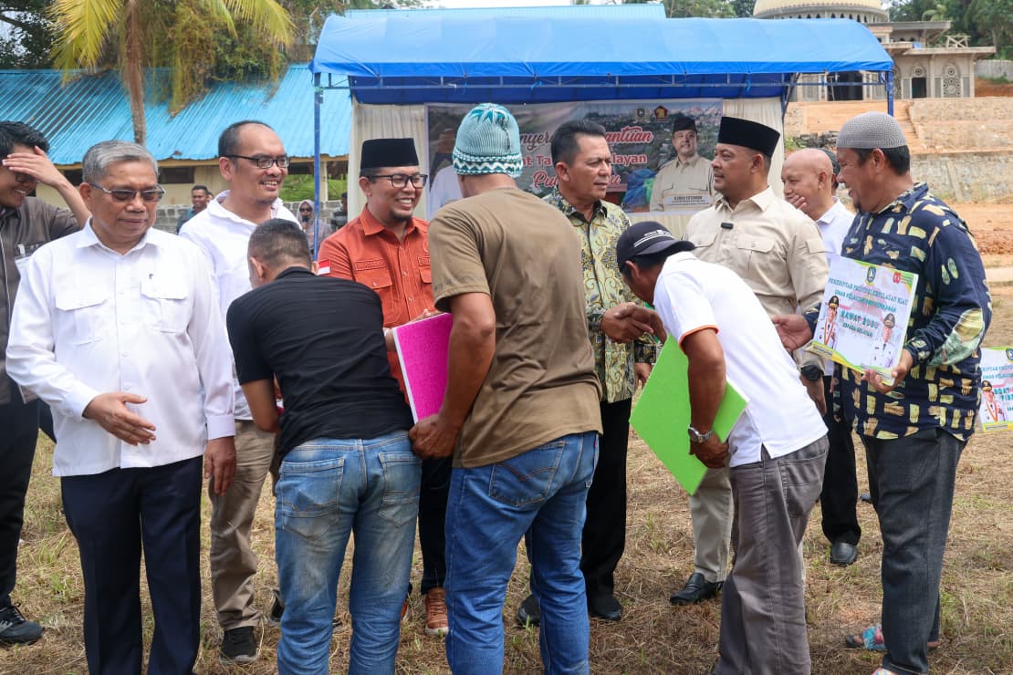 Ratusan Nelayan Pulau Kasu Belakang Padang Dapat Bantuan