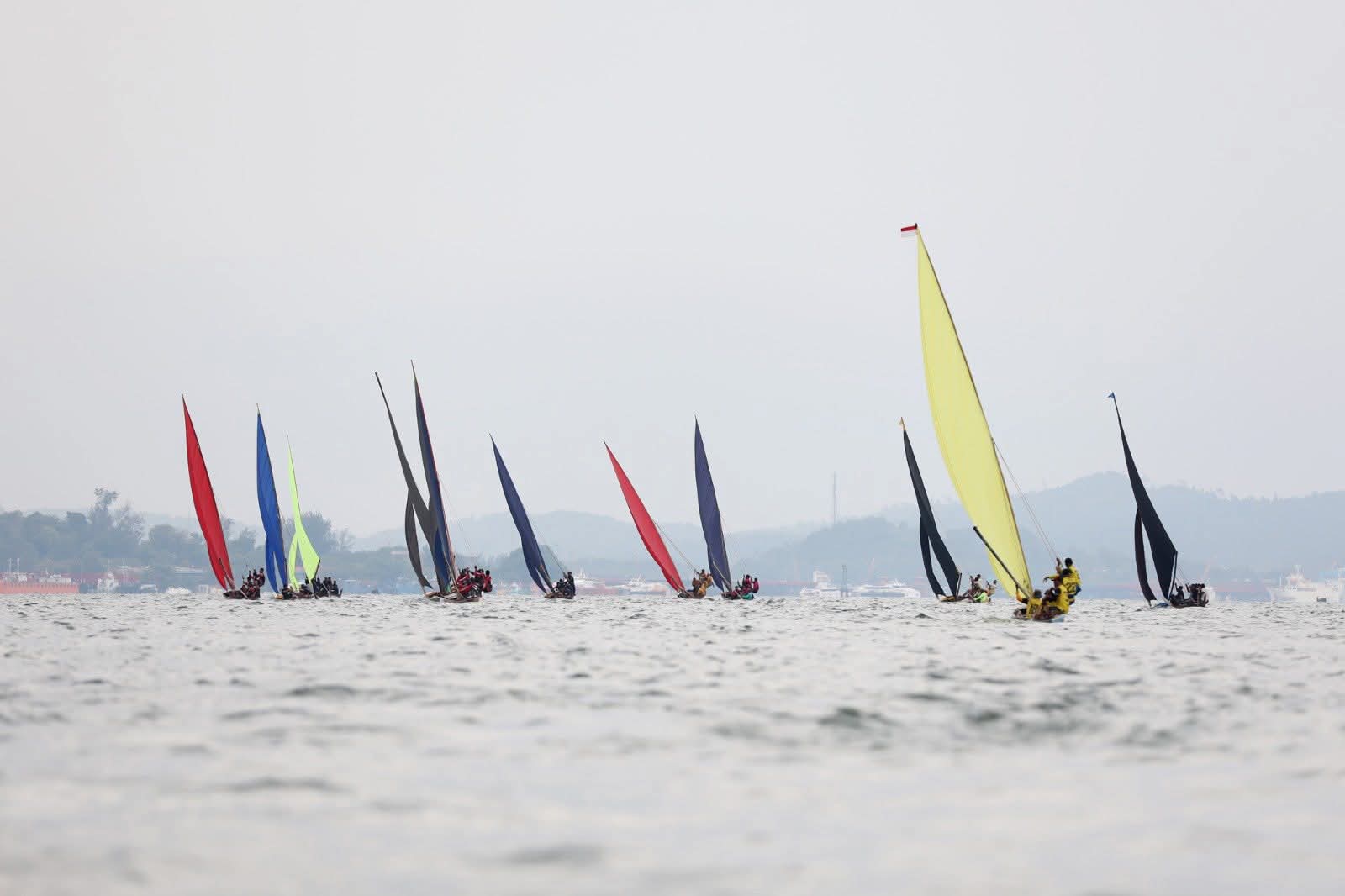 Batam Meriahkan HUT ke-80 RI dengan Lomba Sampan Layar di Belakang Padang