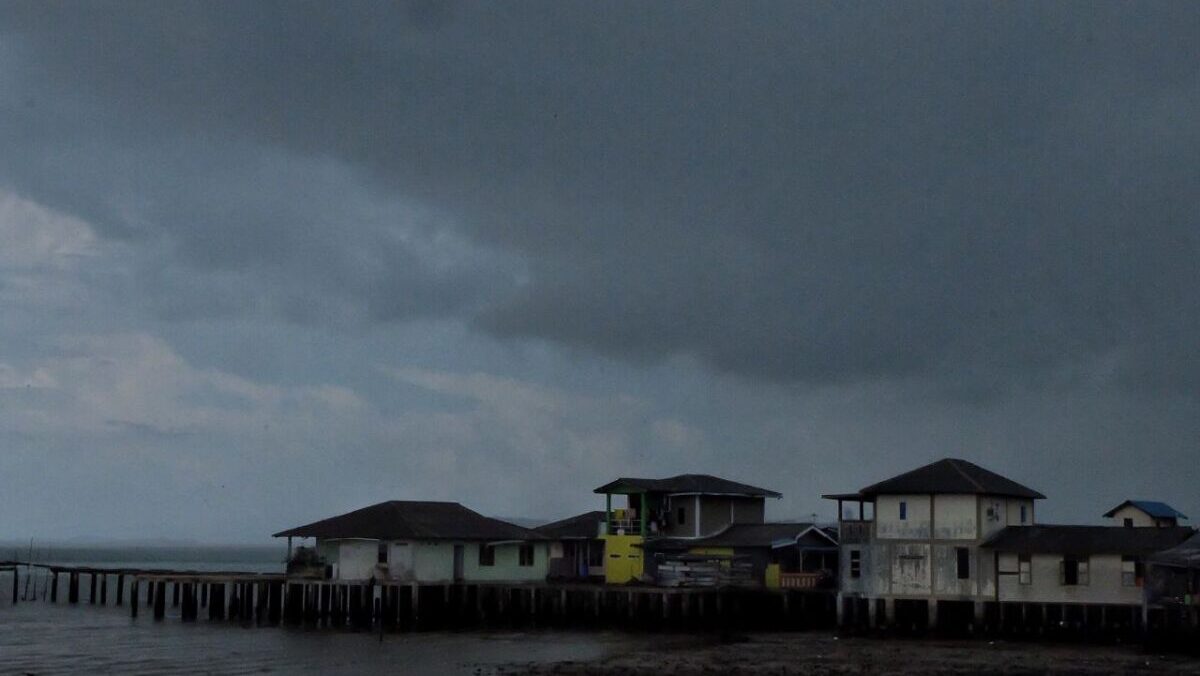 Waspada Hujan Lebat Disertai Petir di Sebagian Besar Wilayah Kepri Hari Ini