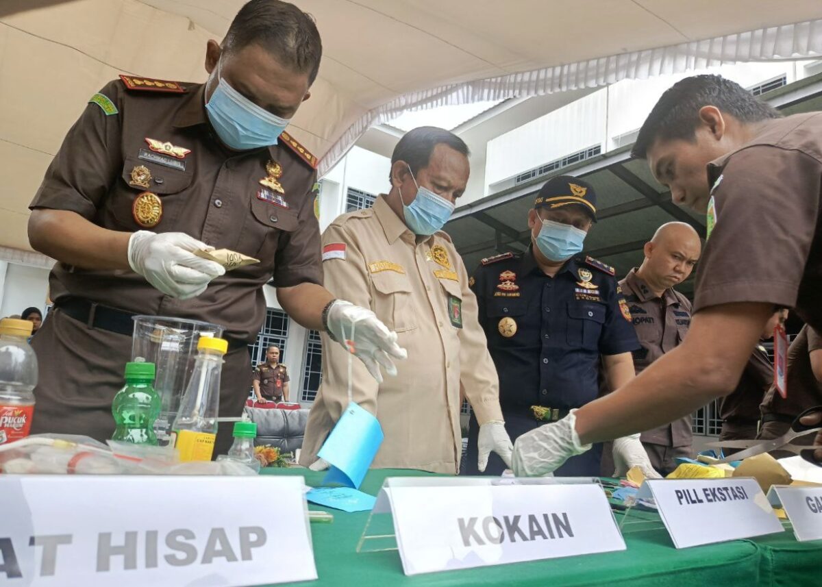 Kejari Tanjungpinang Musnahkan Barang Bukti Narkotika dan Tindak Pidana Lain