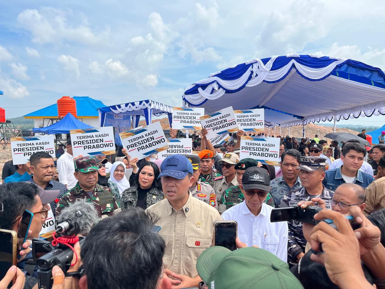 Kementrans Serahkan 162 Sertipikat Tanah ke Warga Tanjung Banun