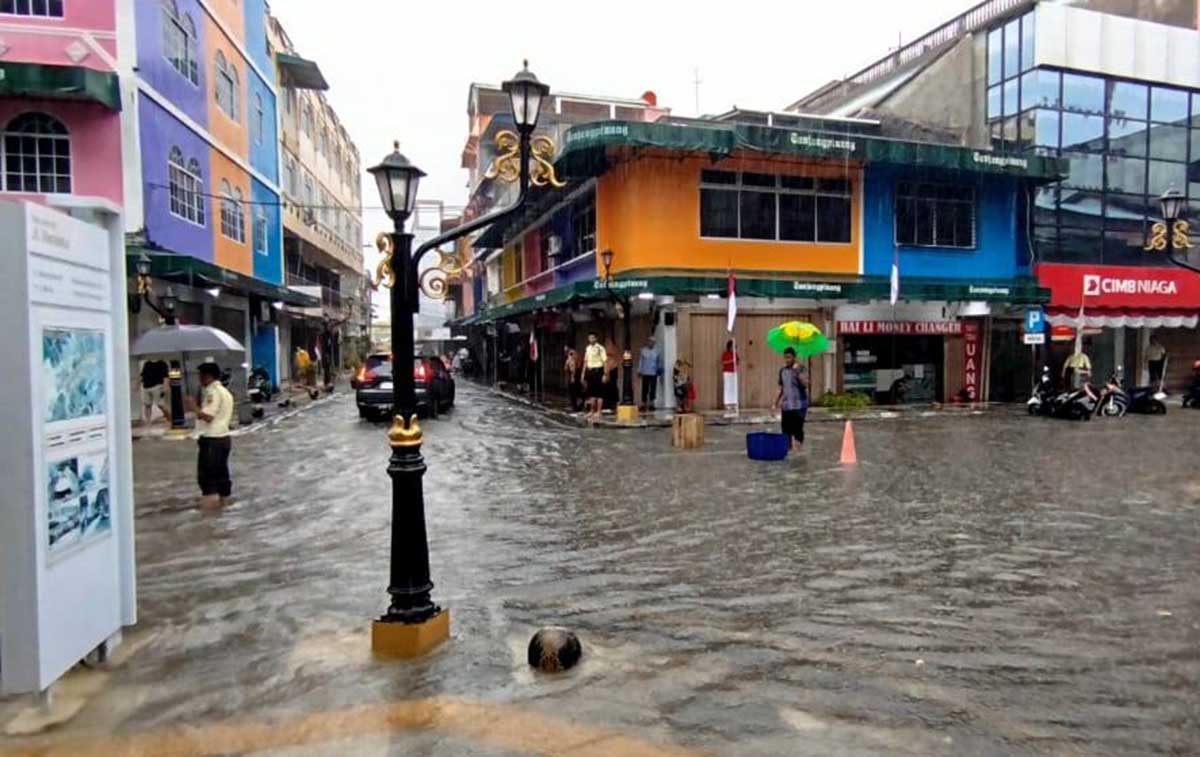 Hujan Lebat Picu Banjir di Beberapa Titik Kota Tanjungpinang