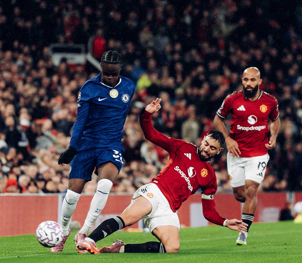 Kartu Merah Warnai Duel MU vs Chelsea, Setan Merah Raih Kemenangan