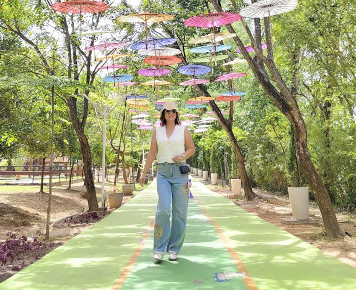 Ada Patung Rusa Raksasa, Begini Serunya Jalan-jalan ke Taman Rusa Batam