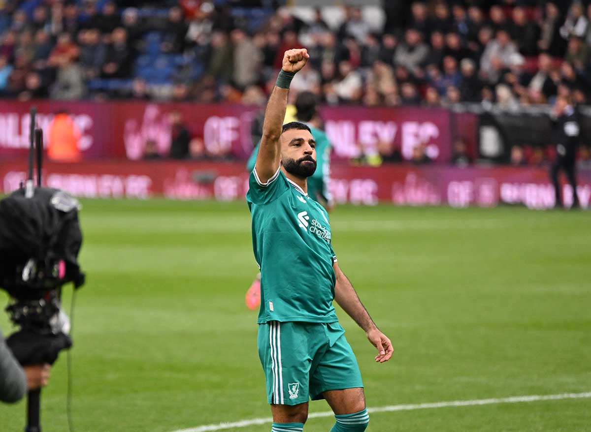 Gol Penalti Salah di Menit Akhir Antar The Reds ke Puncak Klasemen