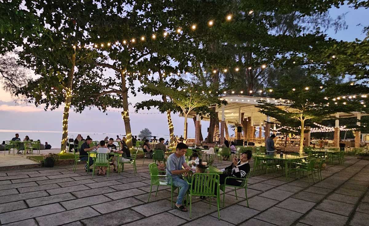 D’Mario Sunset Resto, Tempat Makan Tepi Pantai dengan Sunset Cantik di Bintan