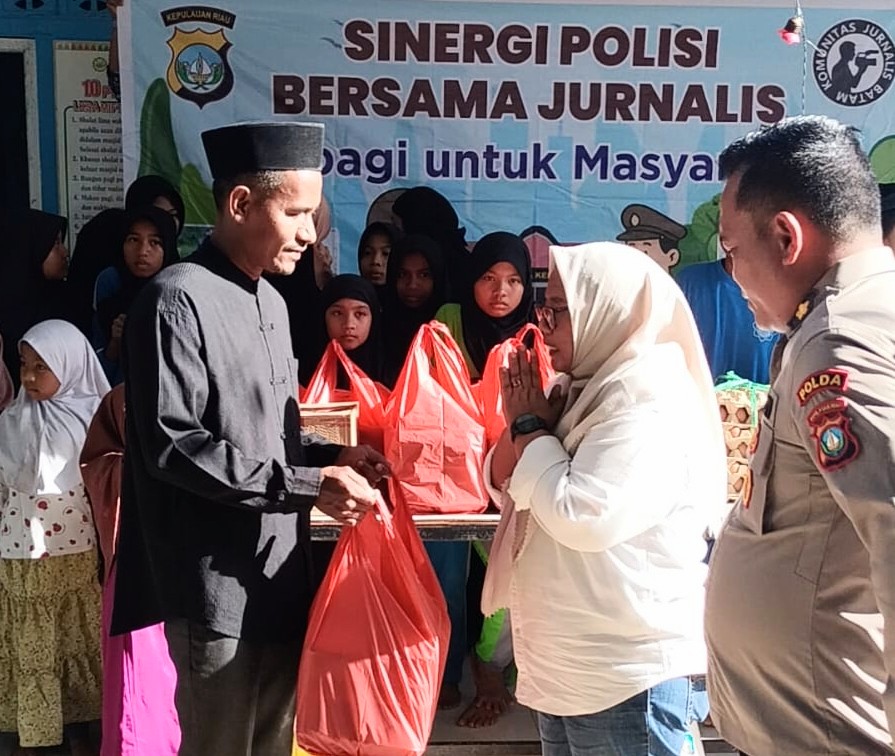 Tak Hanya Tangkap Bandar, Ditresnarkoba Polda Kepri Juga Bagi Rezeki di Kampung Madani