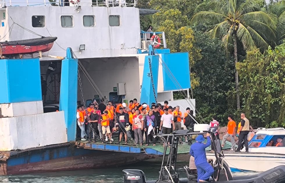 KMP Trisakti Adinda Kandas di Perairan Pulau Kasam, 170 Penumpang Dievakuasi