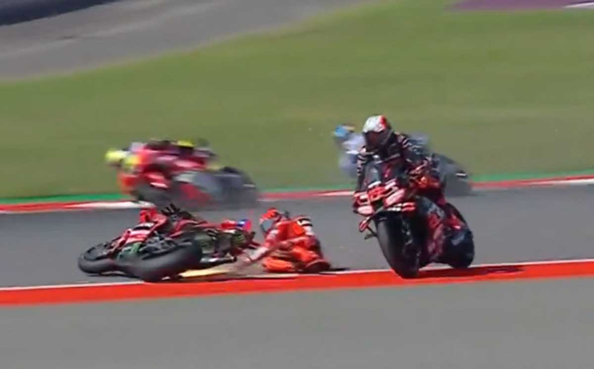 Marc Marquez Kembali Apes di Mandalika, Patah Tulang Bahu Usai Tersungkur di Awal Balapan