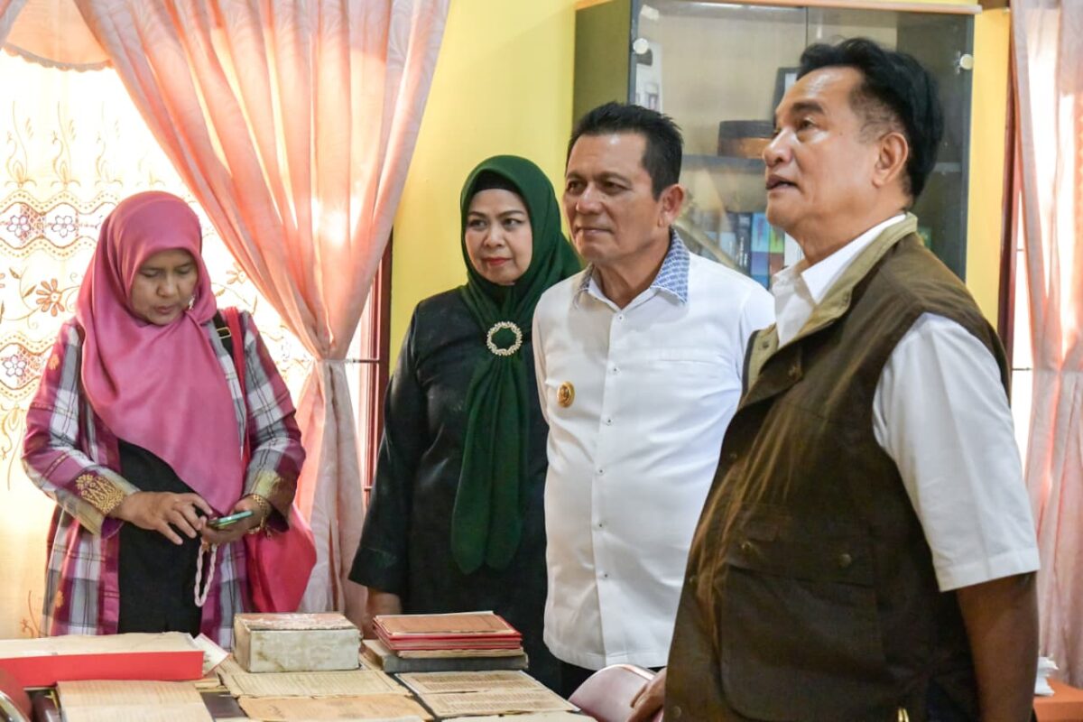 Menko Yusril Telusuri Jejak Leluhur di Pulau Penyengat Tanjungpinang