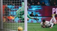 chelsea-liga-inggris Chelsea Kalahkan Burnley 2-0, Tempel Ketat Arsenal di Puncak Klasemen Liga Inggris