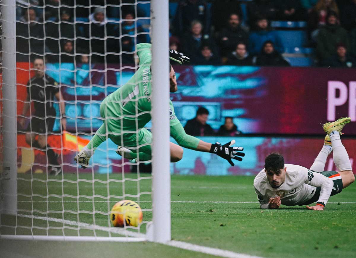 Chelsea Kalahkan Burnley 2-0, Tempel Ketat Arsenal di Puncak Klasemen Liga Inggris