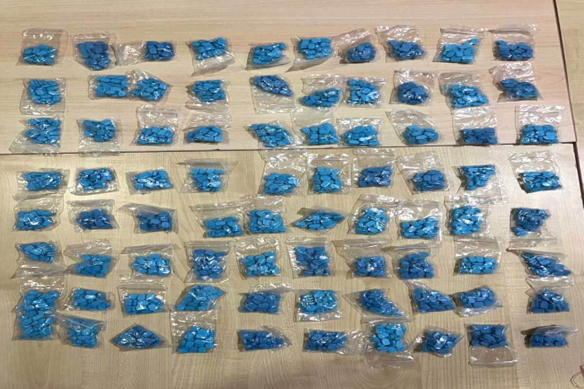 Polda Kepri Gerebek Pengedar di Sagulung, Ribuan Ekstasi Ditemukan di Motor dan Rumah