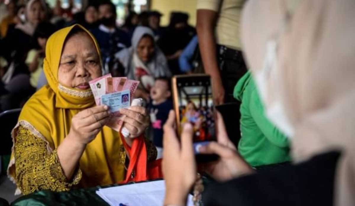 Cara Cek Bansos Secara Online, Lengkap dengan Daftar Jenis Bantuan November 2025