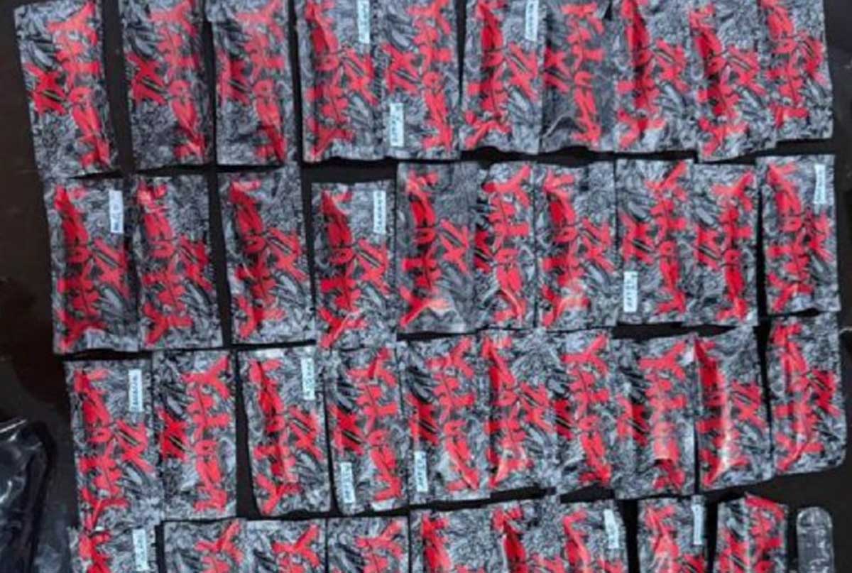 Polda Kepri Tangkap Dua Perempuan Pembawa Vape Mengandung Etomidate di Batam