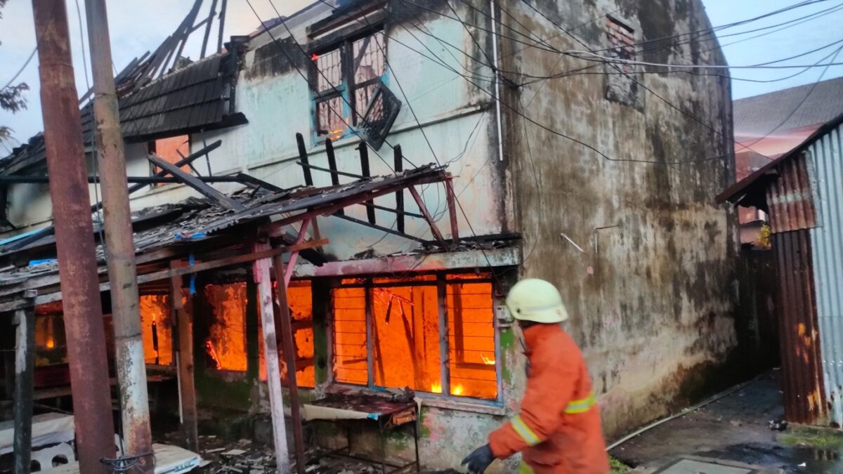 rumah kos terbakar