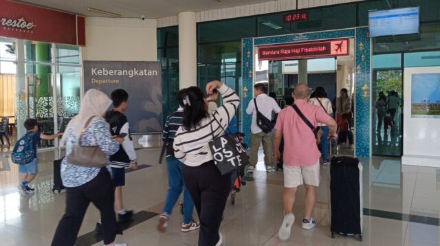 arus mudik bandara RHF