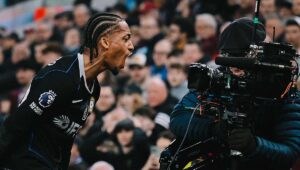 Hattrick Joao Pedro Bawa Chelsea Tekuk Aston Villa di Villa Park