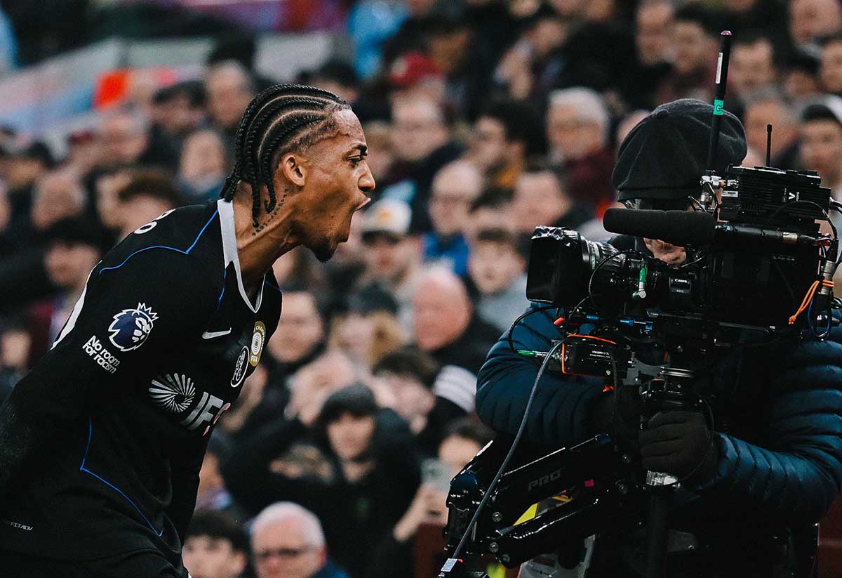 Hattrick Joao Pedro Bawa Chelsea Tekuk Aston Villa di Villa Park