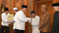 Safari Ramadan Gubernur Kepri di Tanjunguban, Warga Terima Bantuan dan Zakat