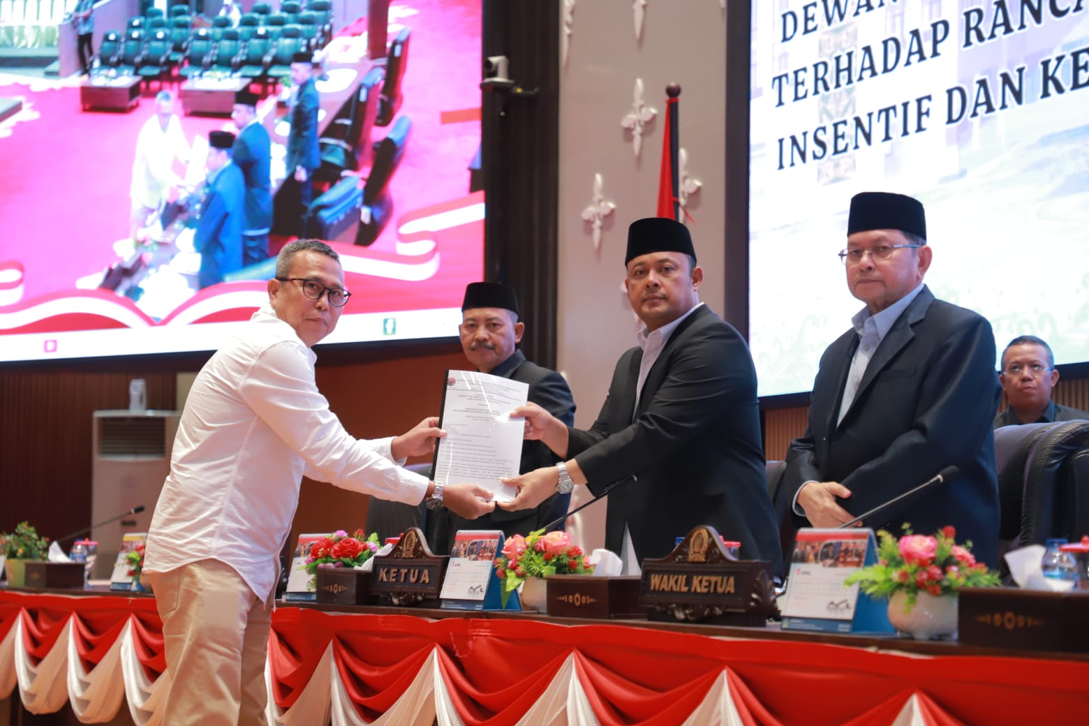 Penyerahan hasil reses