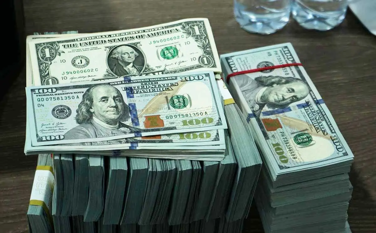 Rupiah Melemah ke Rp17.655 per Dolar AS, Tertekan Harga Minyak dan Yield Obligasi AS